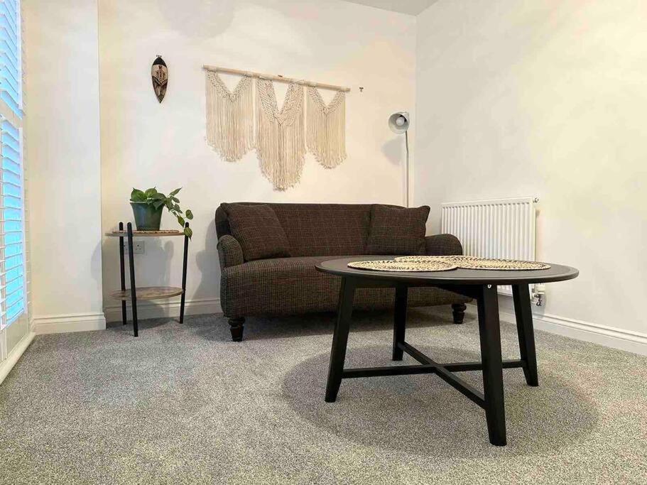 Serene Home Ideally Connected To Central London Бромли Экстерьер фото