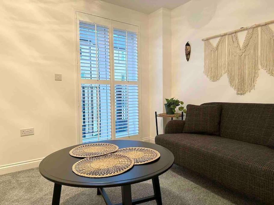 Serene Home Ideally Connected To Central London Бромли Экстерьер фото